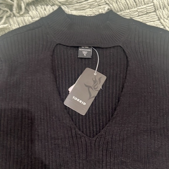Torrid keyhole shirt in black size 1 - Picture 2 of 5